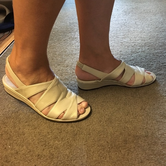 🌟LAST CHANCE🌟Polo Club Pearl Sandals - Picture 2 of 5